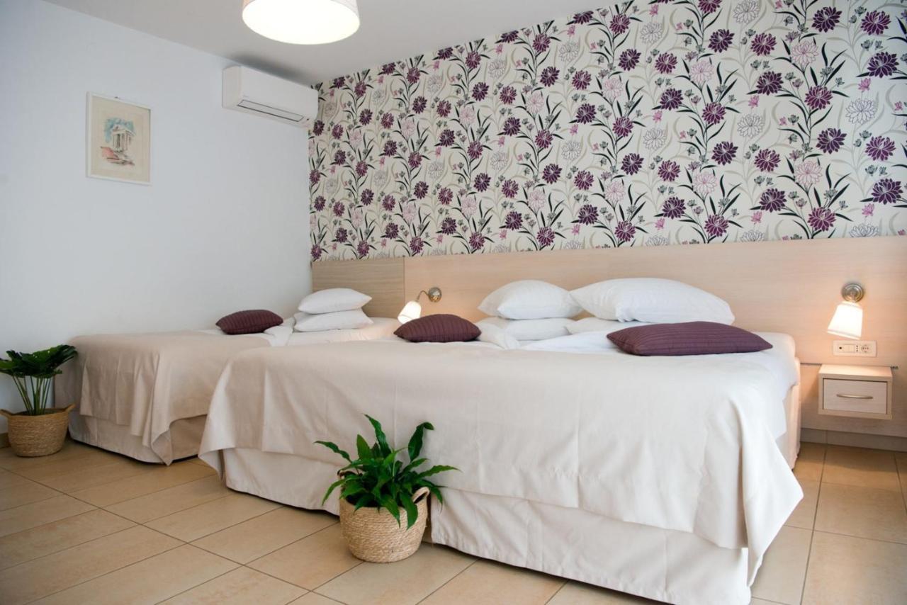 Apartments Sandra โปเรช ภายนอก รูปภาพ