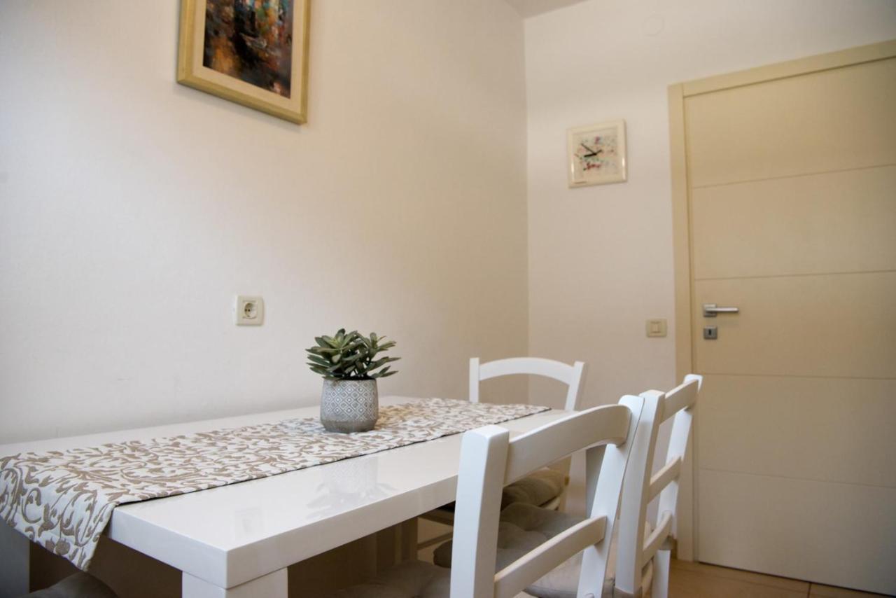 Apartments Sandra โปเรช ภายนอก รูปภาพ