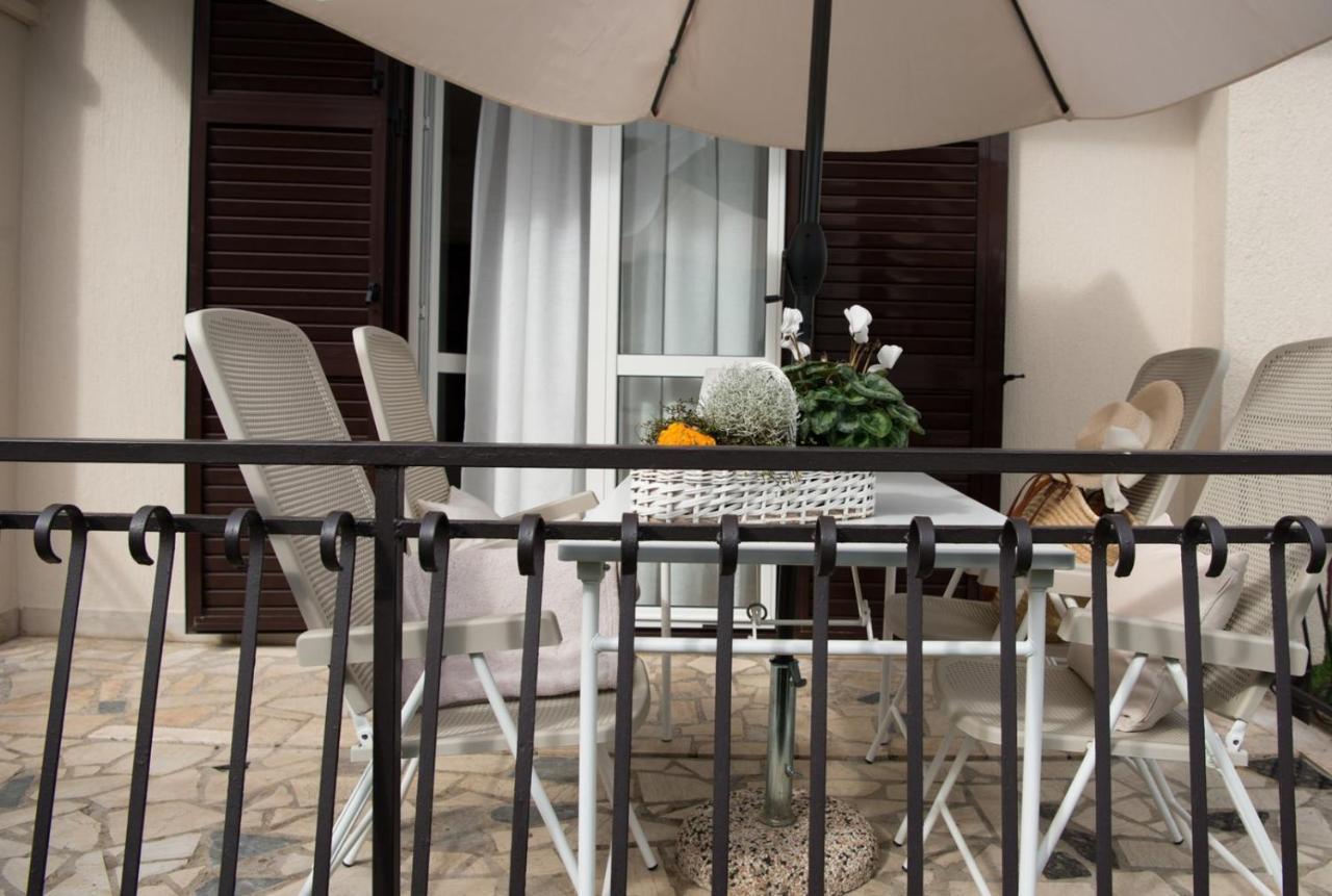 Apartments Sandra โปเรช ภายนอก รูปภาพ