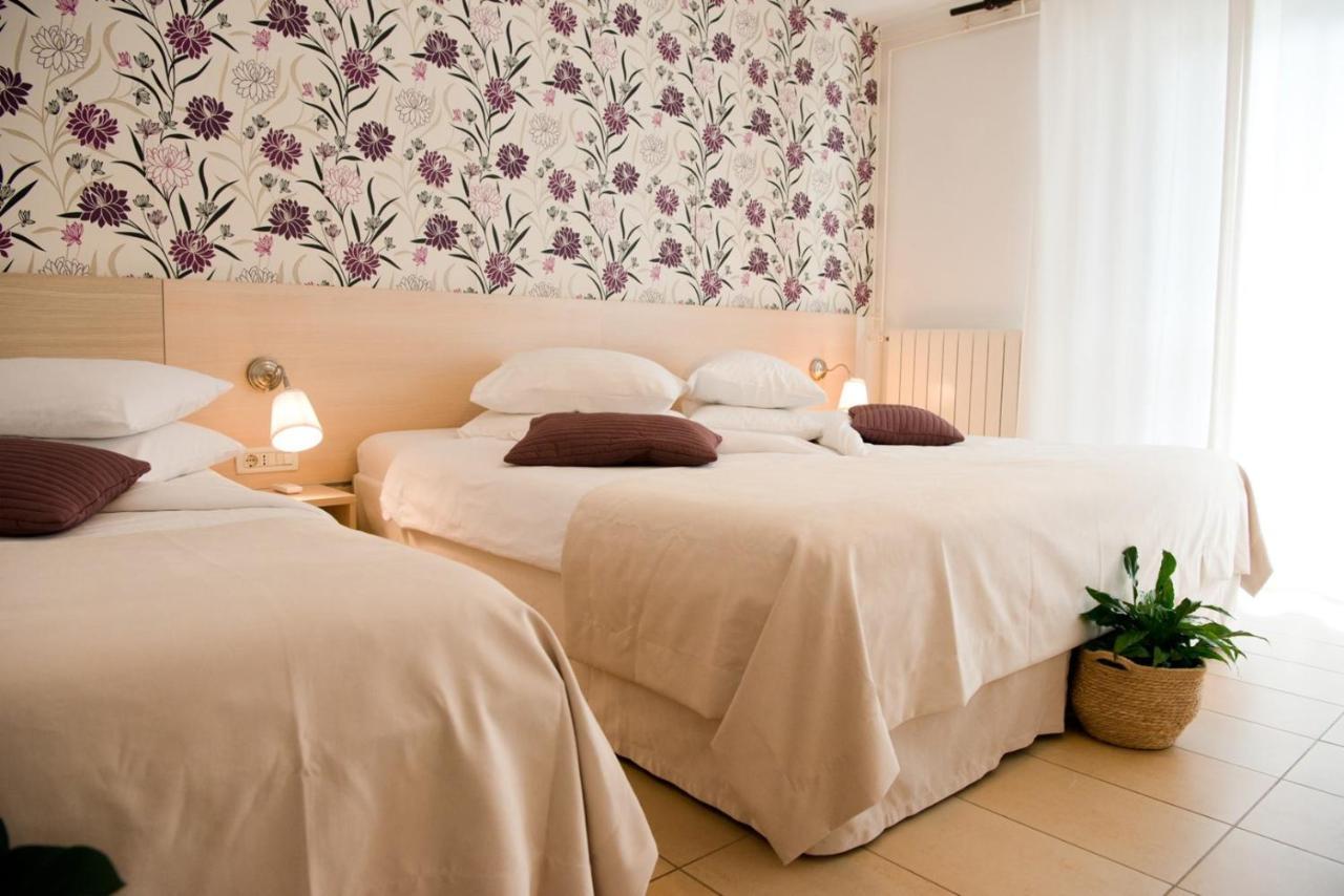 Apartments Sandra โปเรช ภายนอก รูปภาพ
