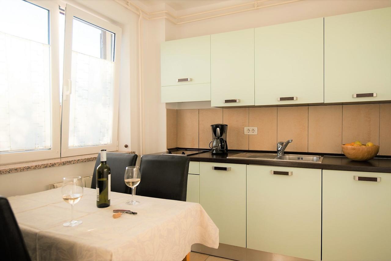 Apartments Sandra โปเรช ภายนอก รูปภาพ