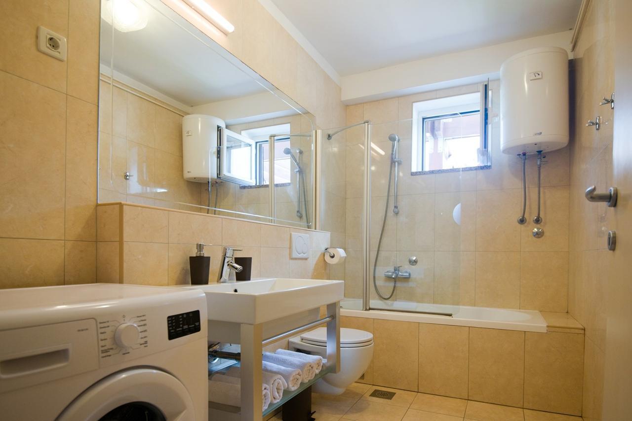 Apartments Sandra โปเรช ภายนอก รูปภาพ