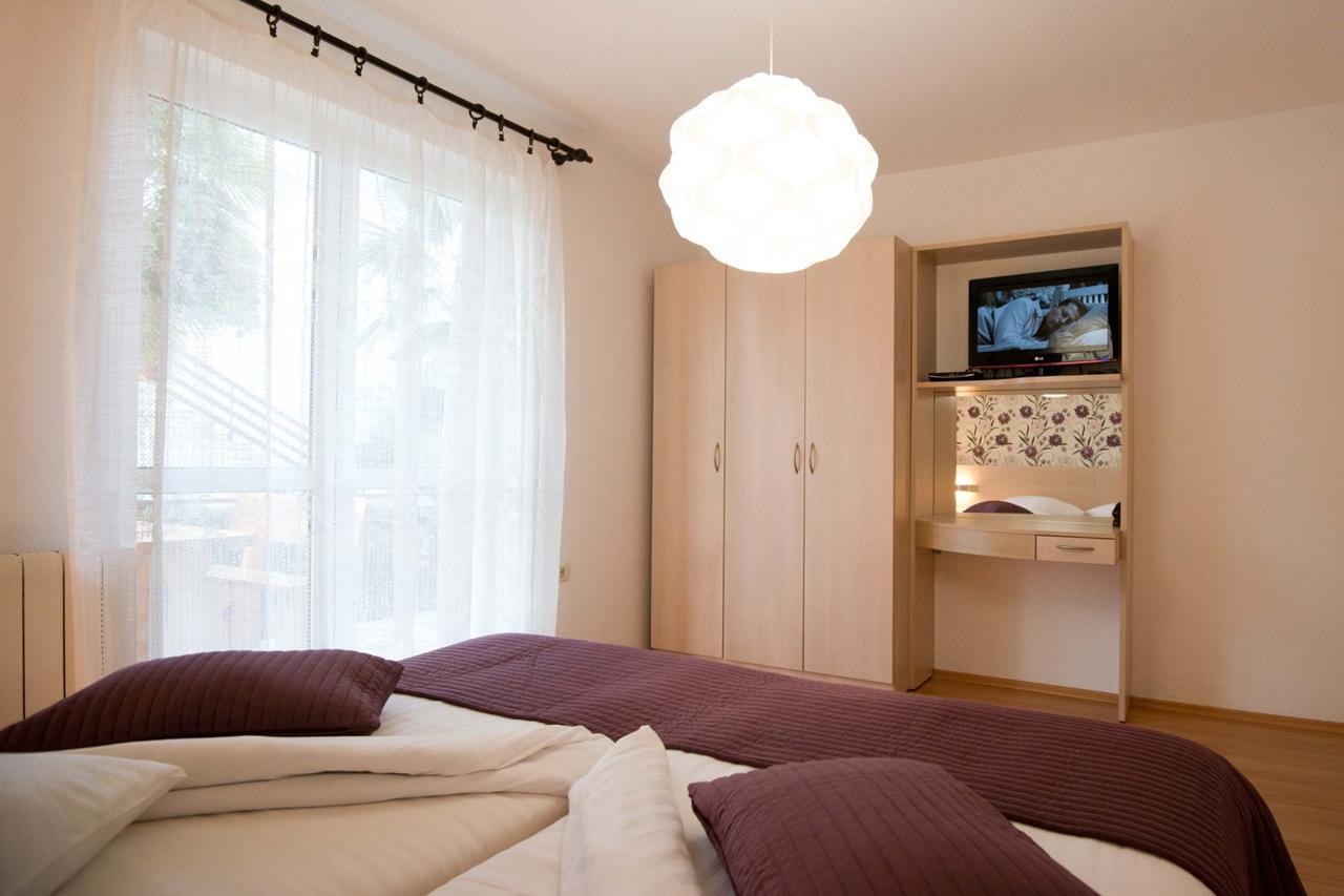 Apartments Sandra โปเรช ภายนอก รูปภาพ