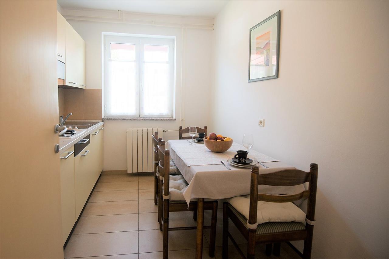 Apartments Sandra โปเรช ภายนอก รูปภาพ