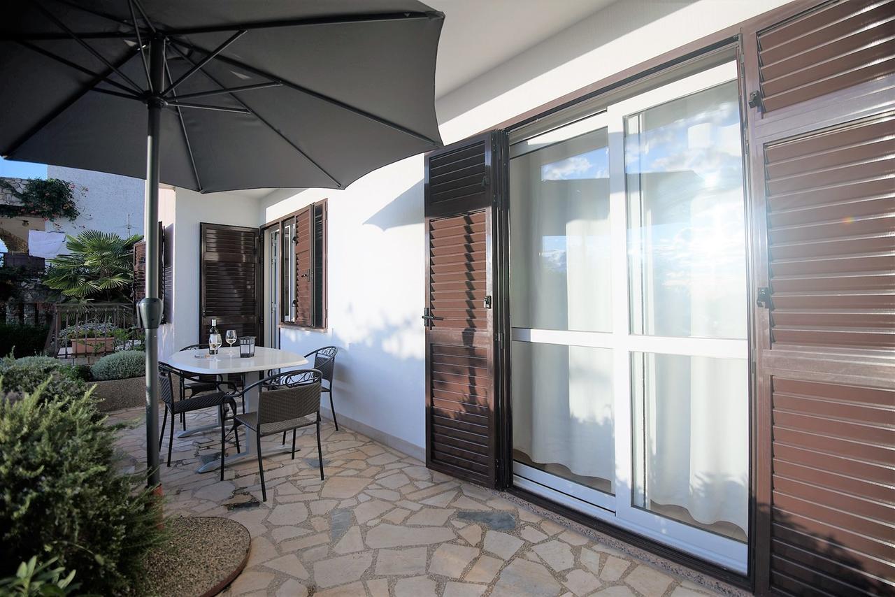 Apartments Sandra โปเรช ภายนอก รูปภาพ